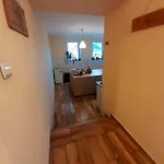 Dom O Niebieskich Okiennicach Lantgård *