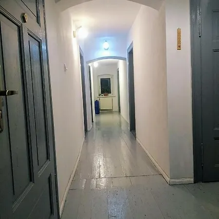 Dom O Niebieskich Okiennicach