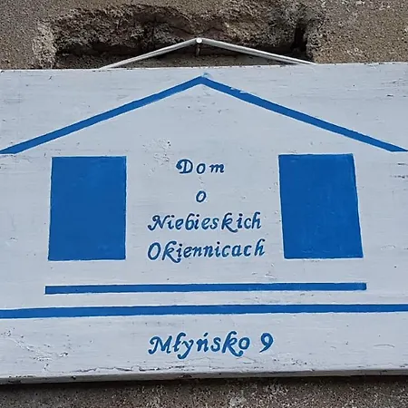 Dom O Niebieskich Okiennicach