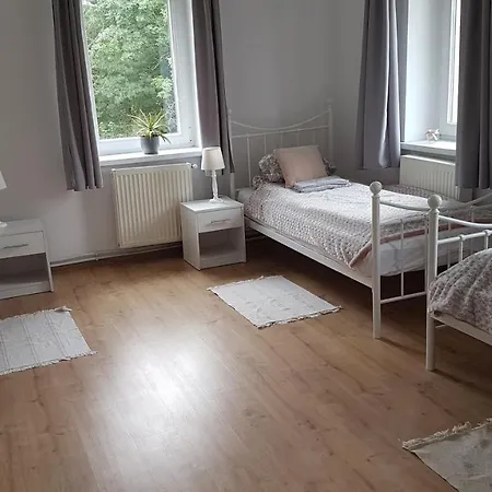 Dom O Niebieskich Okiennicach *