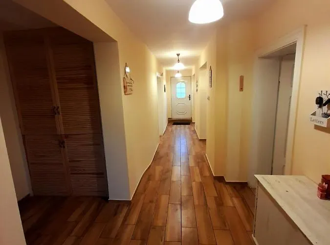 Dom O Niebieskich Okiennicach