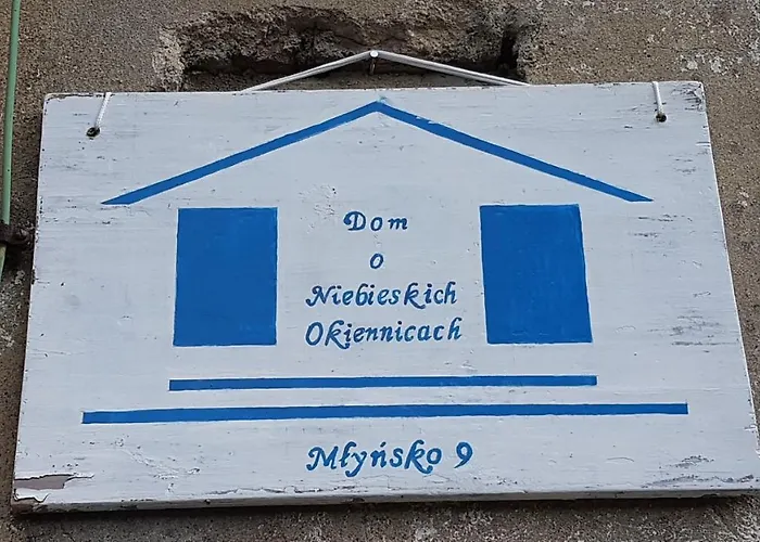 Dom O Niebieskich Okiennicach