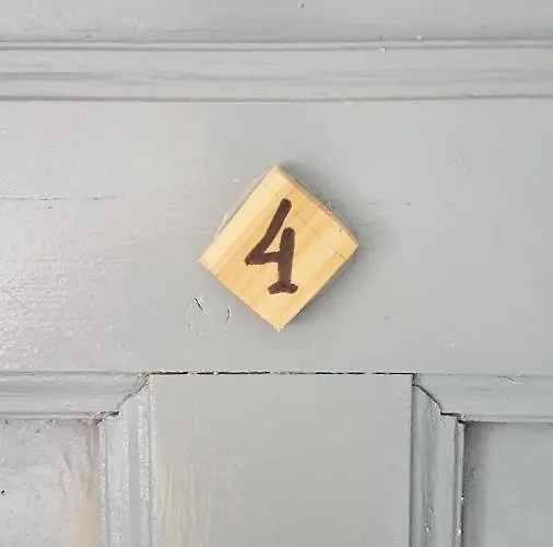 Dom O Niebieskich Okiennicach